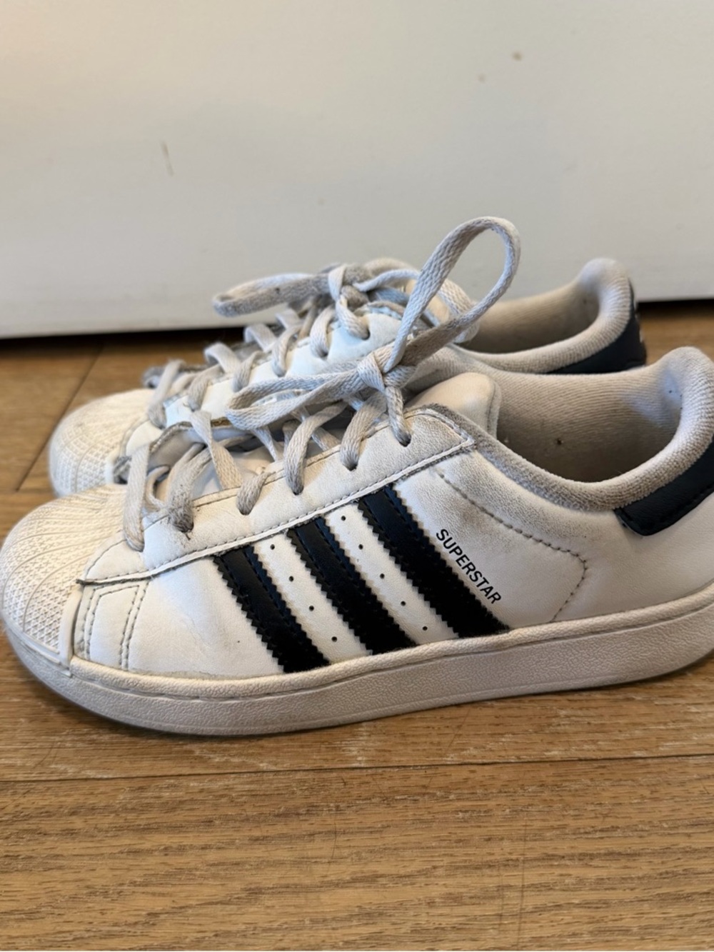 adidas superstar Kids White Sneakers with Black Stripes size 1 - Picture 2 of 5